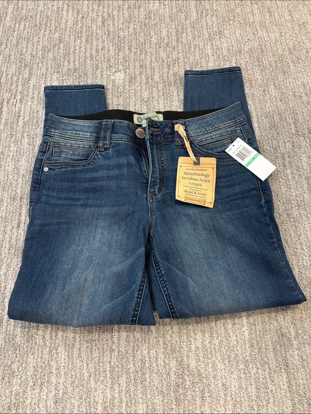 Democracy Women’s Indigo Cropped Ankle Jeans size 8 NWT